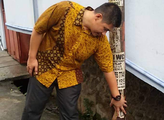 Mangindaan Soroti Tiang Listrik Keropos Tanpa Perbaikan