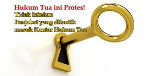Protes Diganti, Hukum Tua ini Kunci Kantor!