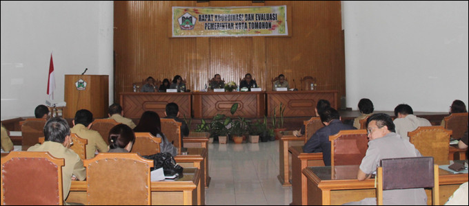 Arnold Poli Pimpin Rakorev Perdana Pemkot Tomohon