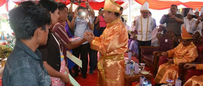 Maurits Mantiri Saksikan Penyerahan Sertifikat Pulau Lembeh