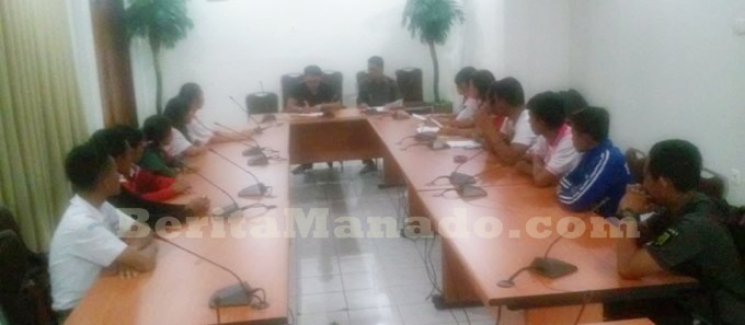 Tuntut Kepsek Diganti, Belasan Siswa SMK 4 Minta Batuan DPRD Manado