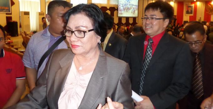 SK Andrei Angouw Dibacakan di Paripurna Rabu Pagi, Adriana Dondokambey Ucapkan Selamat