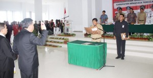 Dilantik Bupati James Sumendap, Farry Liwe Resmi Sekda Mitra