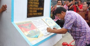Bupati James Sumendap Canangkan Desa Molompar Atas Sebagai Kampung KB