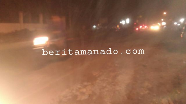 Terkesan Dibiarkan Pelaksana, Debu Ganggu Pengguna Jalan
