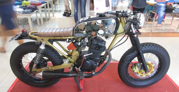 BERITA FOTO II : Pameran Motor Klasik di Megamall