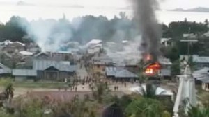 Mencekam !!! Gunakan Bom Ikan dan Panah Wayer, Warga Basaan Saling Serang