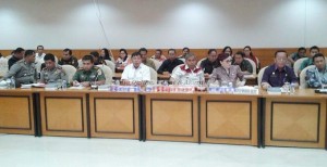 Bupati James Sumendap Perjuangkan Nasib Petani Cap Tikus Sulut di DPR RI
