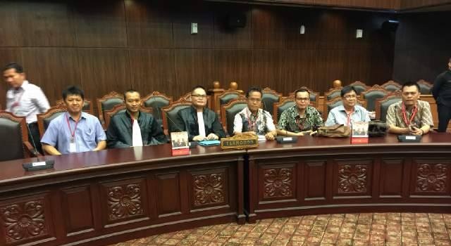 Menarik !!! Jusuf Wowor Tak Hadiri Sidang, MK Catat Eugenius Paransi Ketua KPU Manado