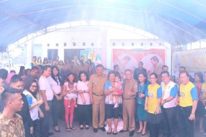 Bersama Gubernur Sulut, Roy Roring Canangkan Pekan Imunisasi Nasional 2016