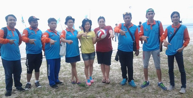 Astrid Oley dan Lidia Tumbel Peserta Voli Pantai di Jambore Poros Maritim 9 20160426_141729-768x576