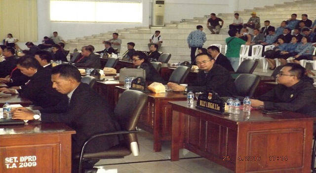 DPRD Minsel Rapat Paripurna Penyampaian Rekomendasi Atas LKPJ Tahun 2015 11 DSCF2552
