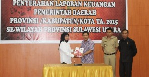 Bupati James Sumendap Serahkan LKPD 2015 ke BPK