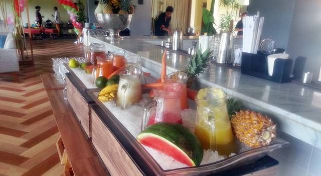 suasana sunday brunch mercure manado tateli beach resort