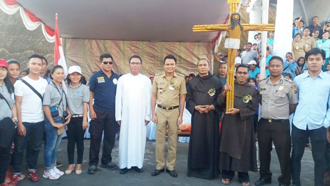 Perarakan Salib Indonesia Youth Day Singgah di Minahasa Tenggara