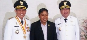 Hadiri Pelantikan VICKY LUMENTUT-MOR BASTIAN, Bupati JAMES SUMENDAP Beri Ucapan Selamat
