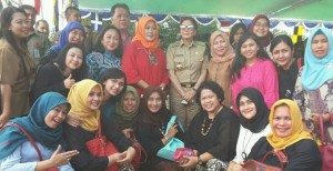 Saksikan Langsung Teknik Pembuatan Kolintang, Pinkan Pusat ‘Terbang’ ke Minut