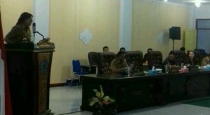 VONNIE PANAMBUNAN Mantap Sampaikan LKPJ 2015