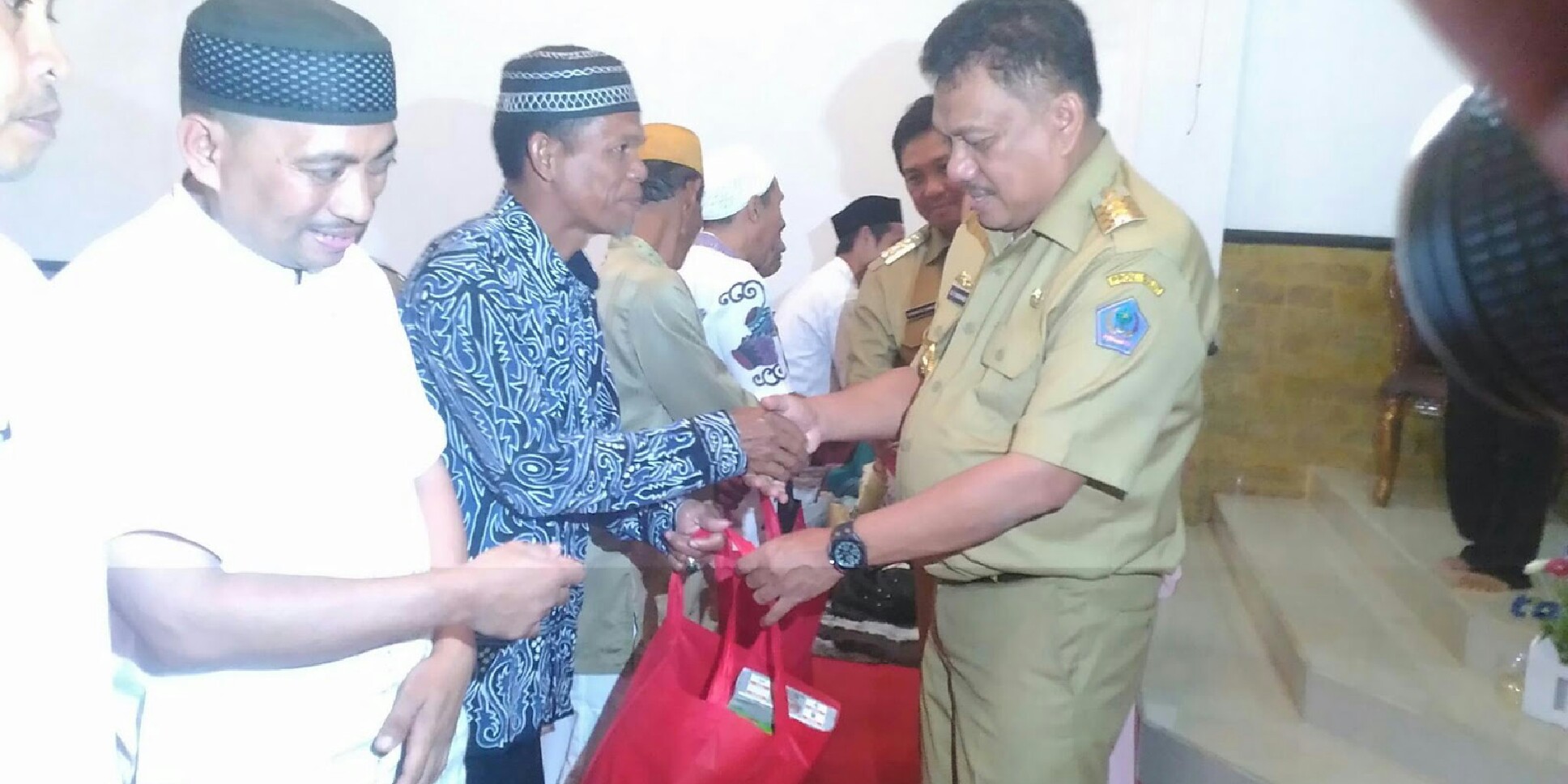 OLLY DONDOKAMBEY Dan STEVEN KANDOUW Buka Puasa Bersama Warga Kotamobagu