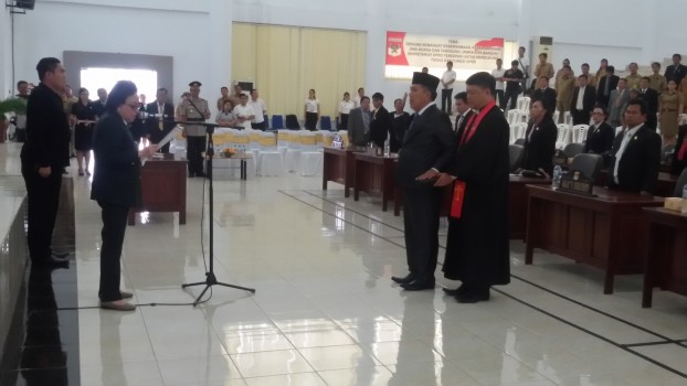 Rumondor Resmi Jabat Anggota DPRD Minsel 8 pengambilan Sumpah Janji