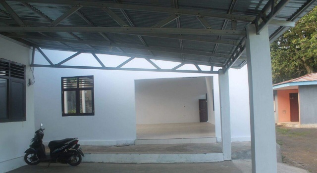 Balai Desa Kawiley dalam perbaikan.