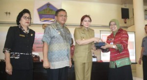 BERITA FOTO: VONNIE PANAMBUNAN Buka Sosialisasi Kebijakan Dukcapil