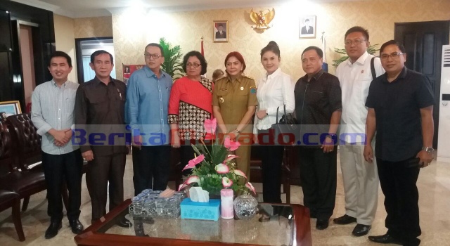 VONNIE PANAMBUNAN Konsisten Tolak Tambang di Bangka!