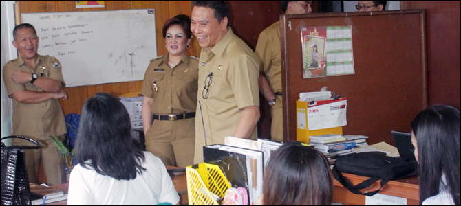 JIMMY EMAN Sidak Sekretariat Daerah Pemkot Tomohon