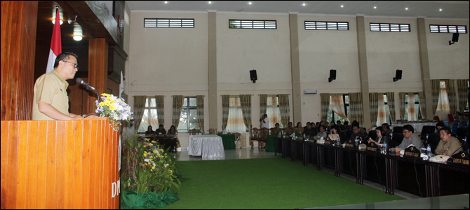 Seluruh Fraksi Menyetujui Ranperda Perubahan Retribusi Jasa Usaha di Kota Tomohon