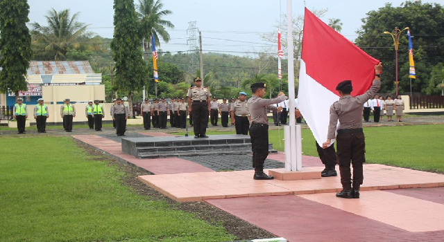 Wakapolres Inspektur Upacara Bulanan Polres Minsel