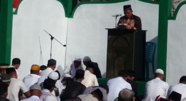 Wabup Minut Sholat Ied di Denzipur Kalawat