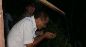 Wow !!! MenPar Arief Yahya Minum Saguer Dan Nikmati Mata Air Bersih Jiwa