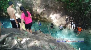 Warga Langowan Kagumi Pesona Aer Konde MITRA
