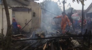 Auw.. Gara-gara Puntung Rokok, Rumah di Koltem Rata Tanah!