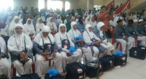 Diiringi Tangis, Ini Doa VONNIE PANAMBUNAN Bagi 24 CJH Minut