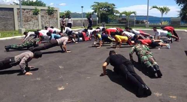 Kapolres Arya Pimpin Latihan Fisik Paskibraka Minsel