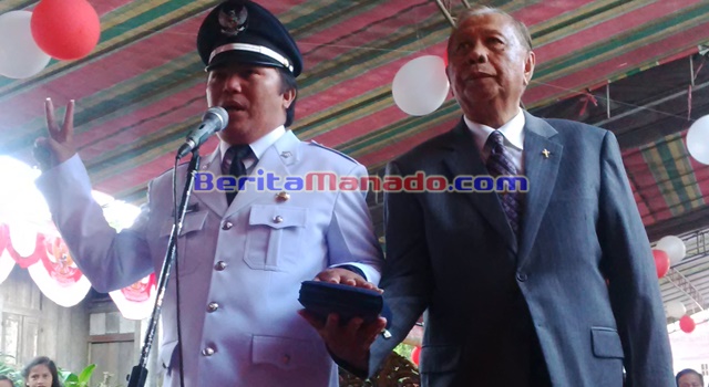 Audy Wungkar saat mengucapkan sumpah janji jabatan