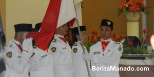 BERITA FOTO: STEVEN KANDOUW Kukuhkan Paskibraka Sulut