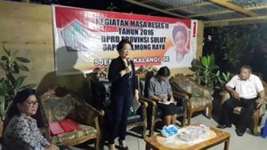 Di Desa Pinogaluman Sjenny Kalangi Terima Aspirasi Ini