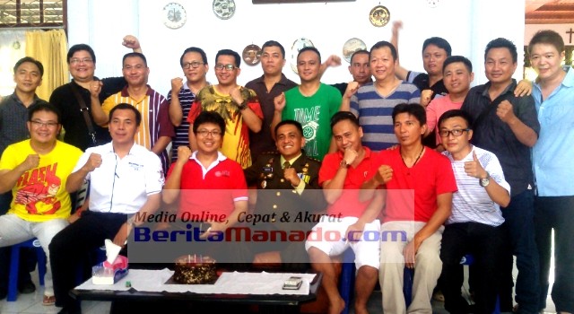 Teman-teman semasa sekolah di Yayasan Don Bosco turut memberikan kejutan