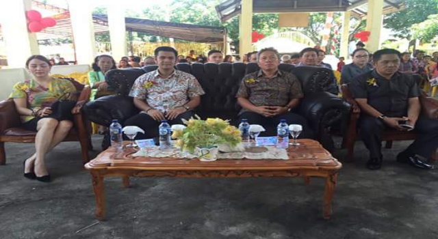 FRANKY WONGKAR Ajak Masyarakat Pelihara Budaya di HUT Desa Teep