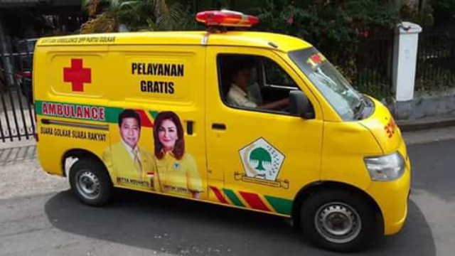 Mantap !!! TETTY PARUNTU Terima 4 Ambulance Bantuan SETYA NOVANTO