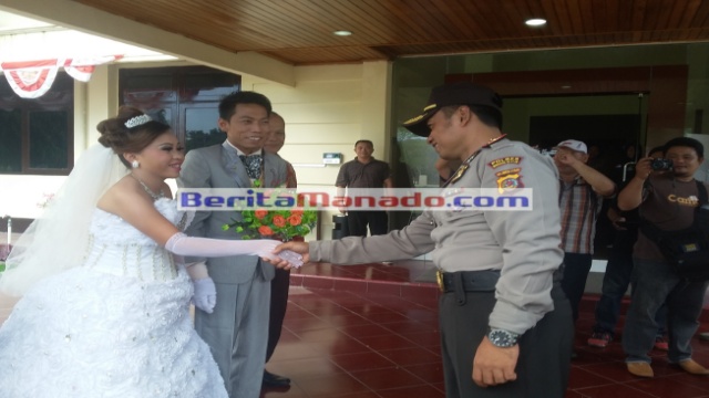 Wow !!! Ada Masyarakat Pre-Wedding di Kantor Polres Minsel 8 Pengantin saat bertemu Wakapolres Minsel