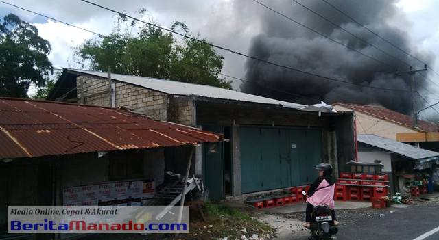 Ruko Depan SPBU Kawangkoan Terbakar
