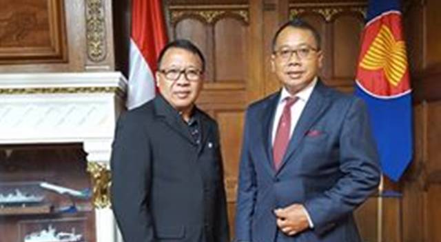 Lucky Rumopa bersama Duta Besar RI untuk Kerajaan Belanda I Gusti Agung Wesaka Puja di Den Haag