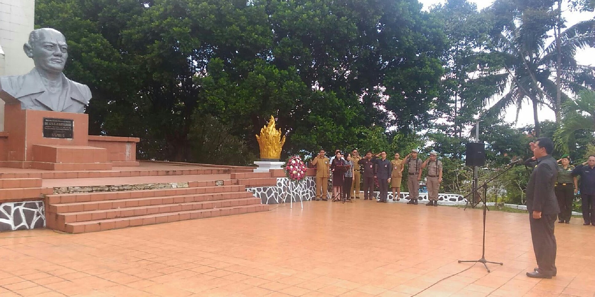 STEVEN KANDOUW Siarah di Makam Pahlawan Nasional Dr GSSJ ...