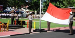 Pimpin Upacara, Kapolda Sulut: Biasakan Bekerja Sesuai SOP 