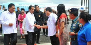 OLLY DONDOKAMBEY Sambut Kedatangan JOKO WIDODO di Manado