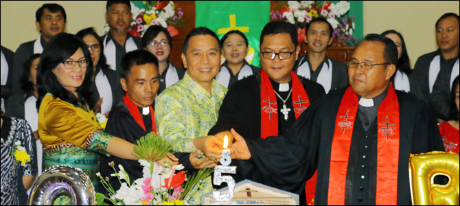 Maranatha Paslaten dan Gloria Taratara Peringati HUT Jemaat