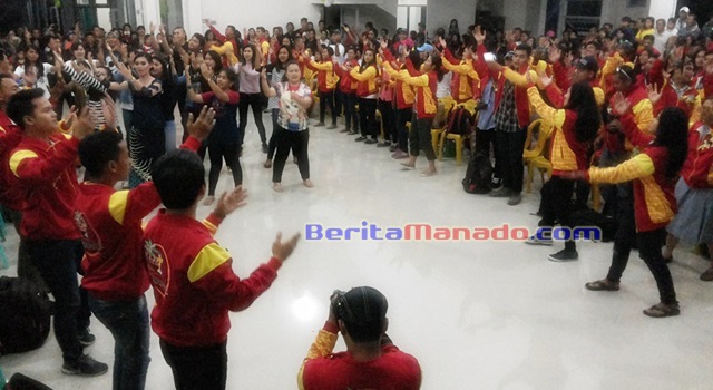 Atraksi bersama Theme Song IYD